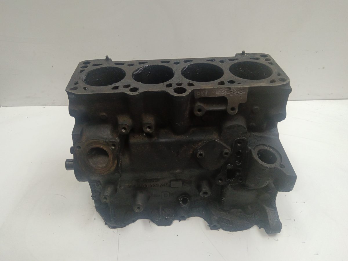 Block Volkswagen Polo (6R1) 2009-2014 Advance 1.6L 66kW 068103021AN