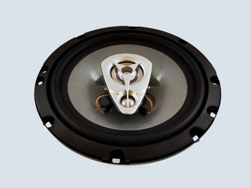 Parlante coaxial de 3 vías