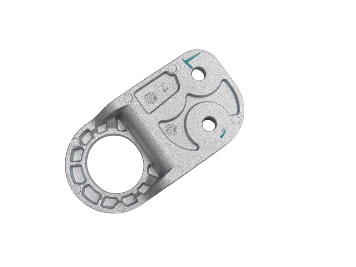SOPORTE INF DER RADIADOR *CH TRACKER 2021/MONTANA 2023/