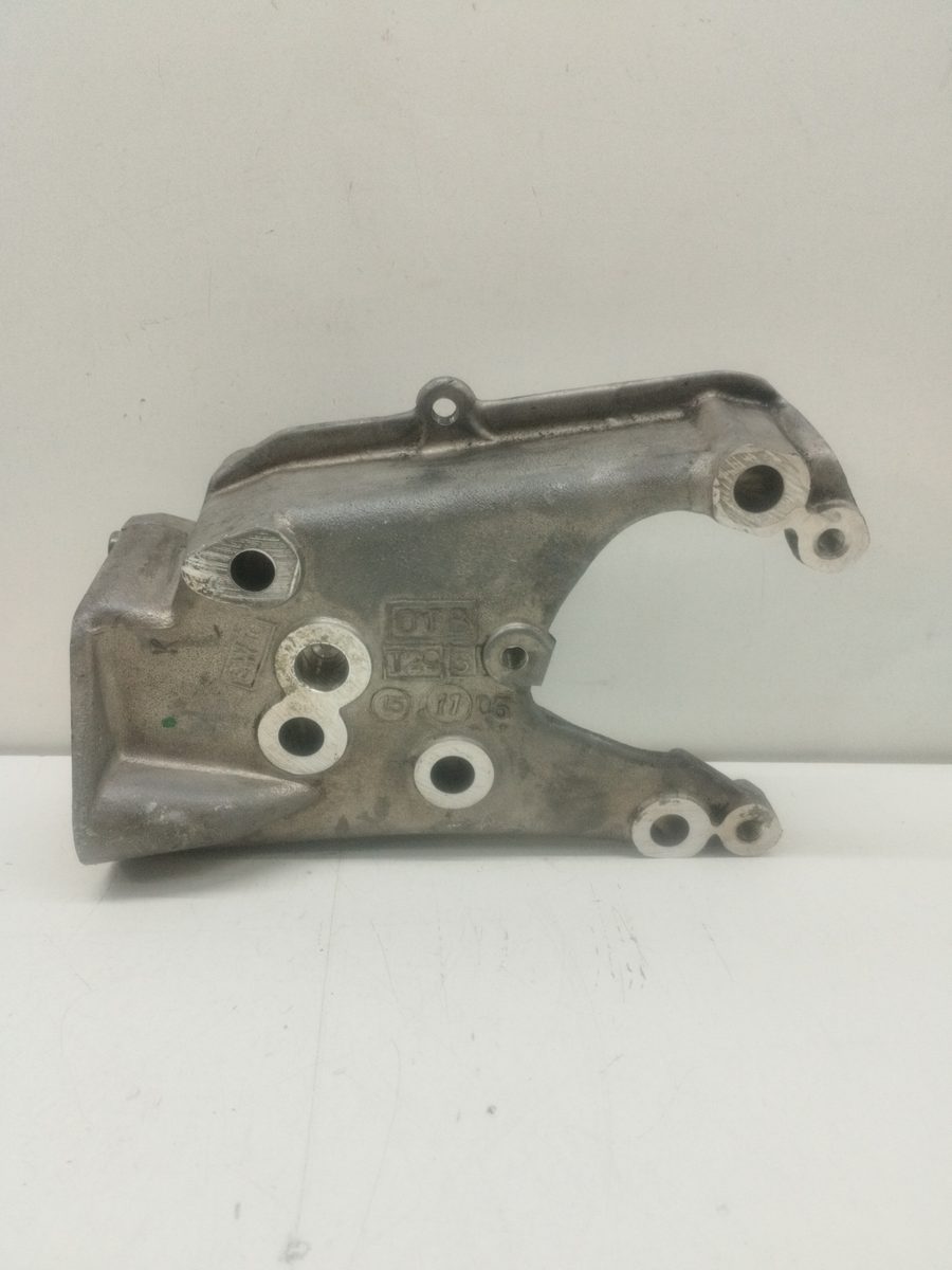 Soporte Motor Derecho Citroën C4 Berlina 2004-2011 2.0 16V CAT (RFN / EW10J4) 2.0L 100kW