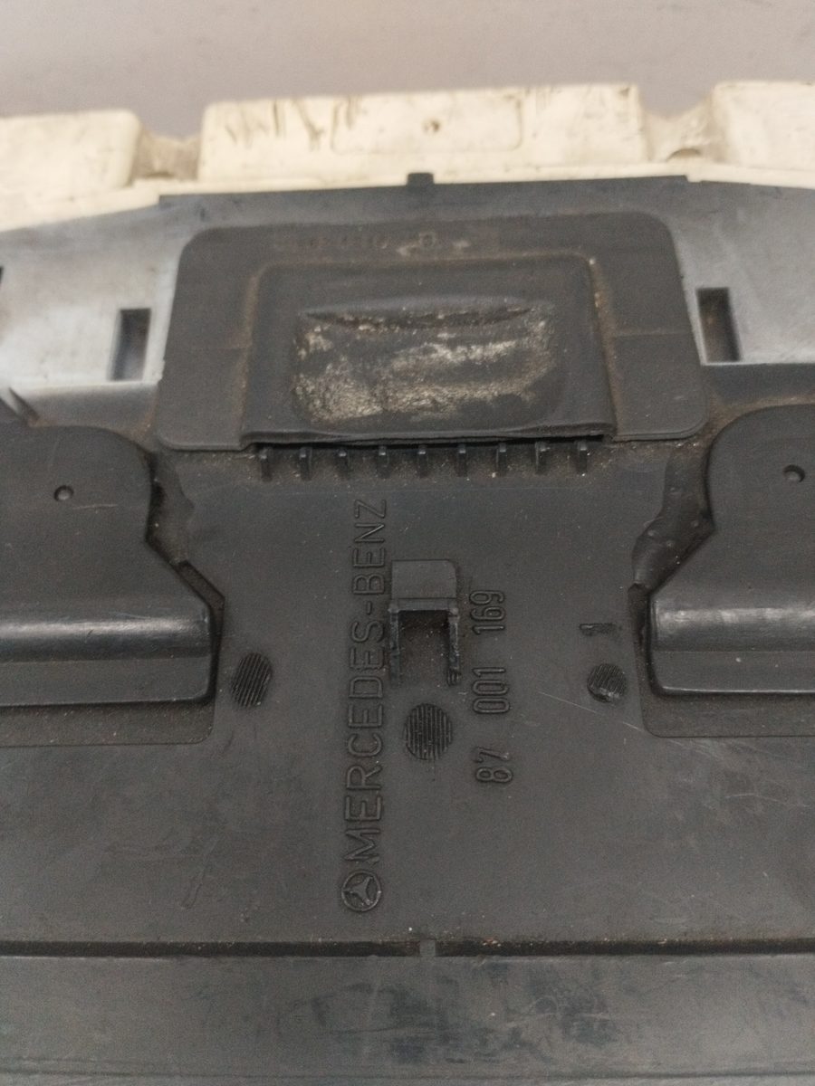 Tablero de Instrumentos Mercedes-Benz Clase C (W201) Berlina 1982-1993 2,3 2015429606