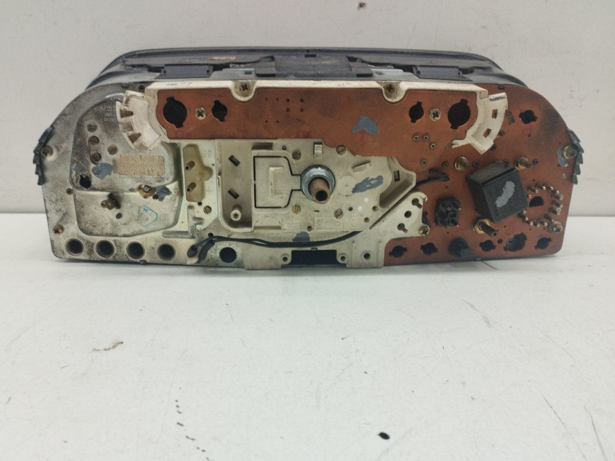 Tablero de Instrumentos Mercedes-Benz Clase C (W201) Berlina 1982-1993 2,3 2015429606
