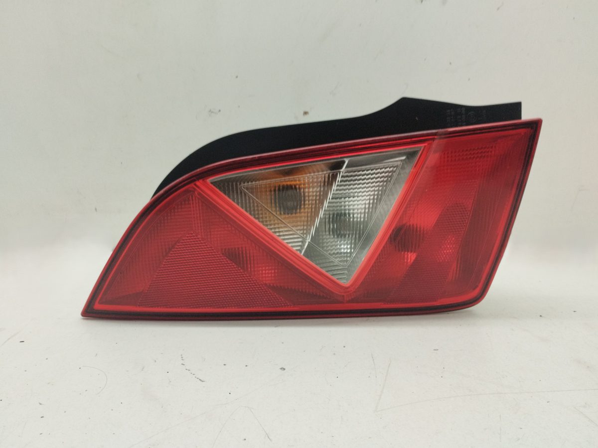 Farol Trasero Izquierdo Exterior Volkswagen Up! (122) 2016-2018 *