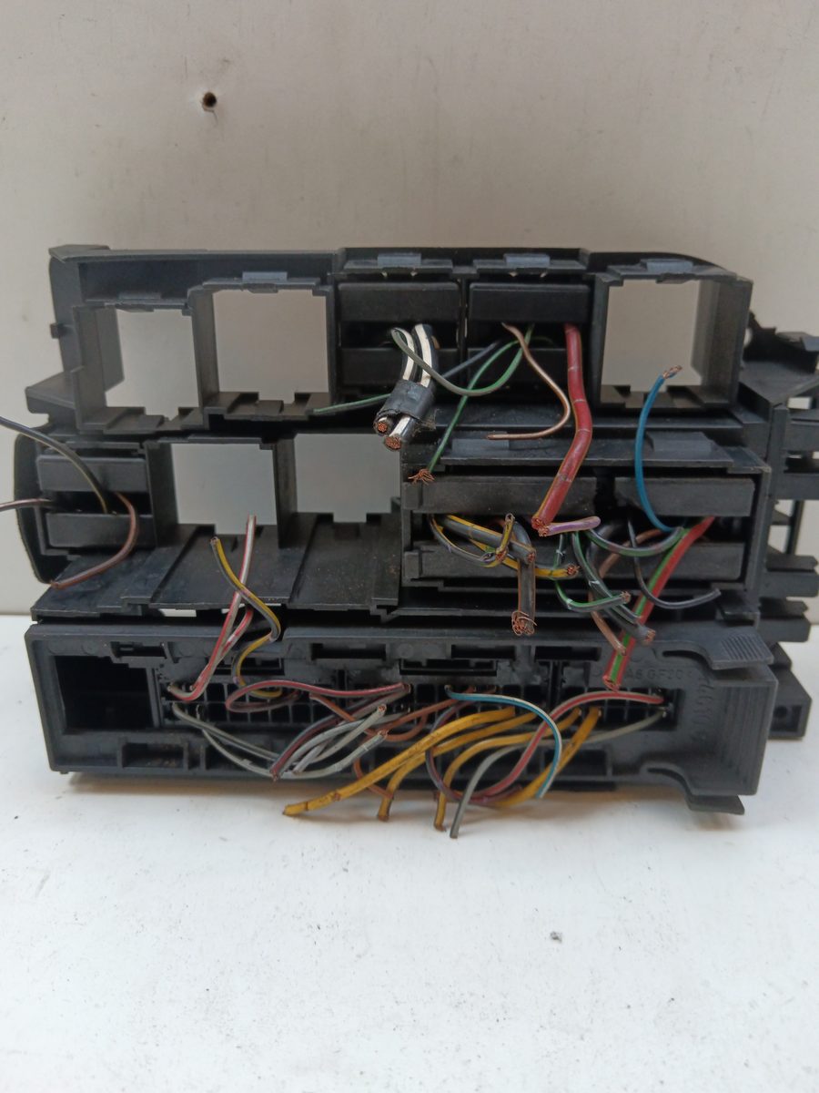Caja Reles / Fusibles Mercedes-Benz Clase C (W202) Berlina 1993-2000 2025454540