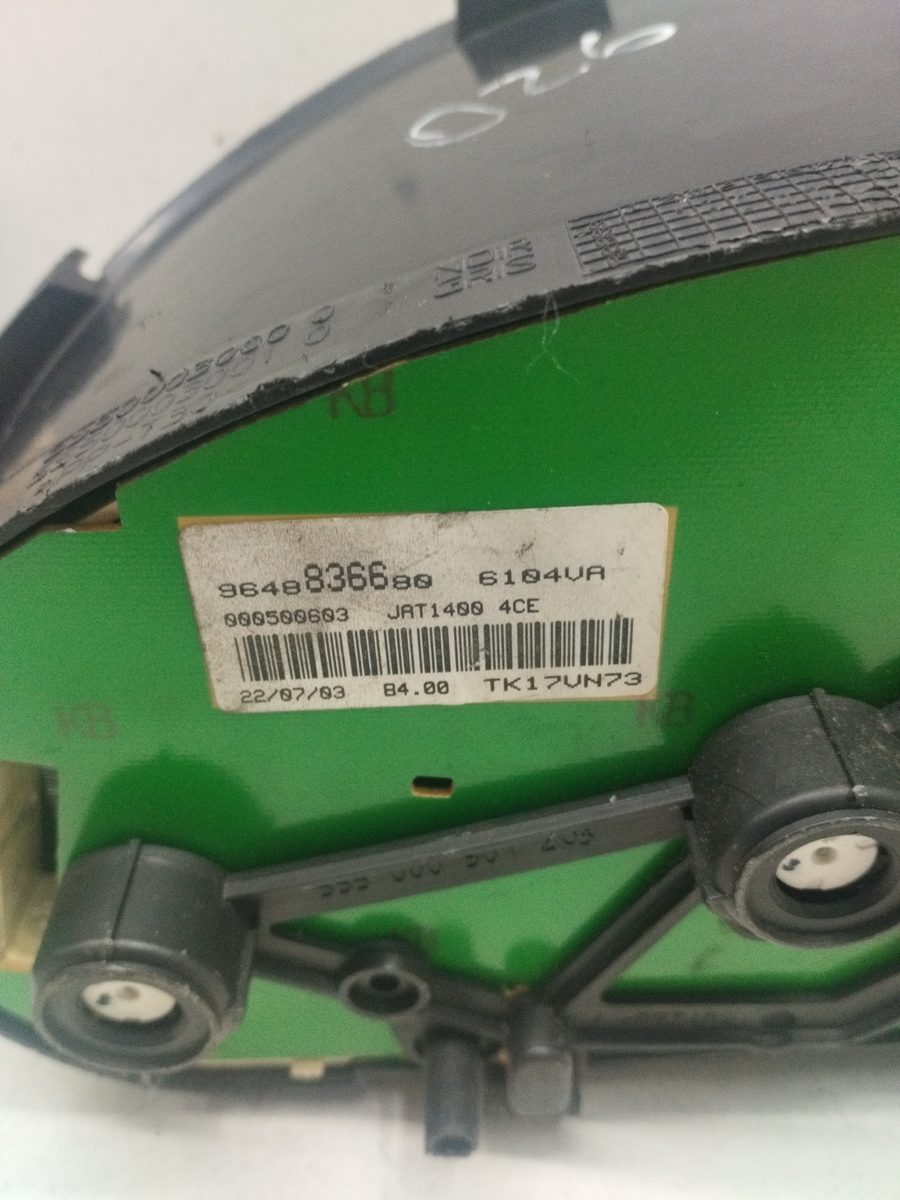 Tablero de Instrumentos Peugeot 206+ 2009-2012 1,1 1.1L 44kW 9648836680