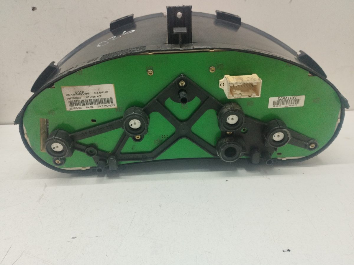 Tablero de Instrumentos Peugeot 206+ 2009-2012 1,1 1.1L 44kW 9648836680
