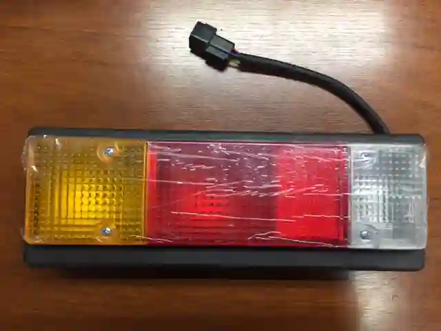 FAROL TRA DER MITSUBISHI CANTER 06