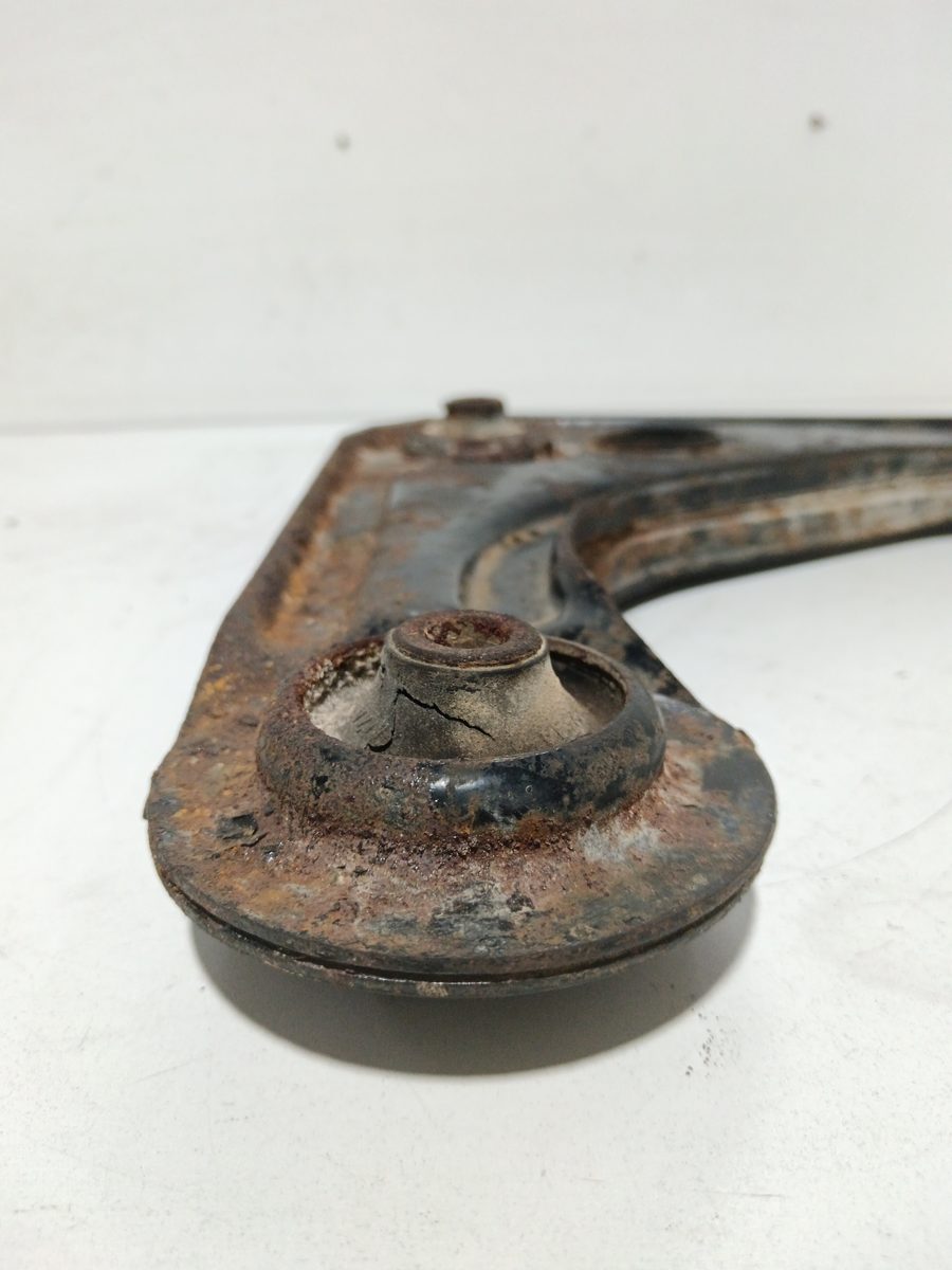 Parrilla de Suspension Inferior Trasera Derecha Ford Fiesta Berlina 1995-1999