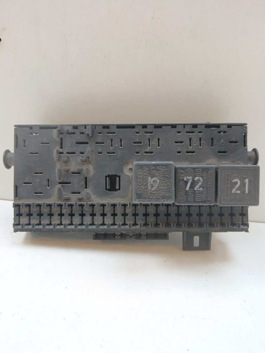 Caja Reles / Fusibles Volkswagen Golf II (191/193) desde 1983 171941831D
