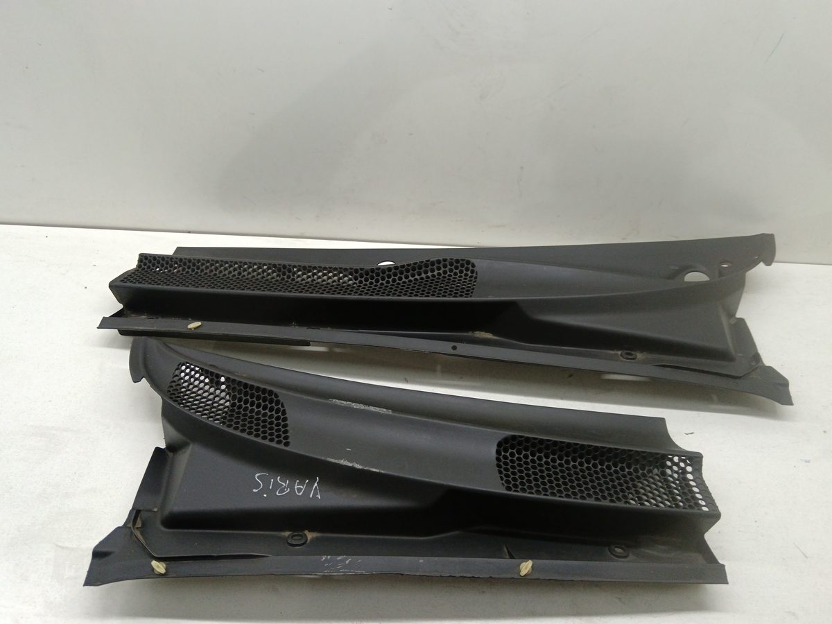 Rejilla de Torpedo Toyota Yaris 2008-2011 Active 557810D01020