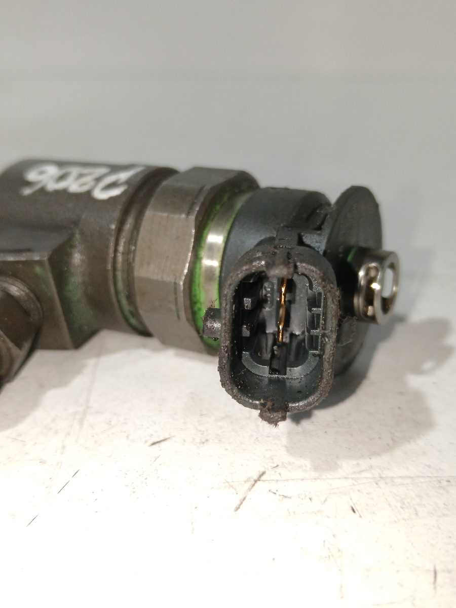 Inyector Peugeot 206 Berlina 1998-2010 1.4 HDi 1.4L 50kW 0445110135