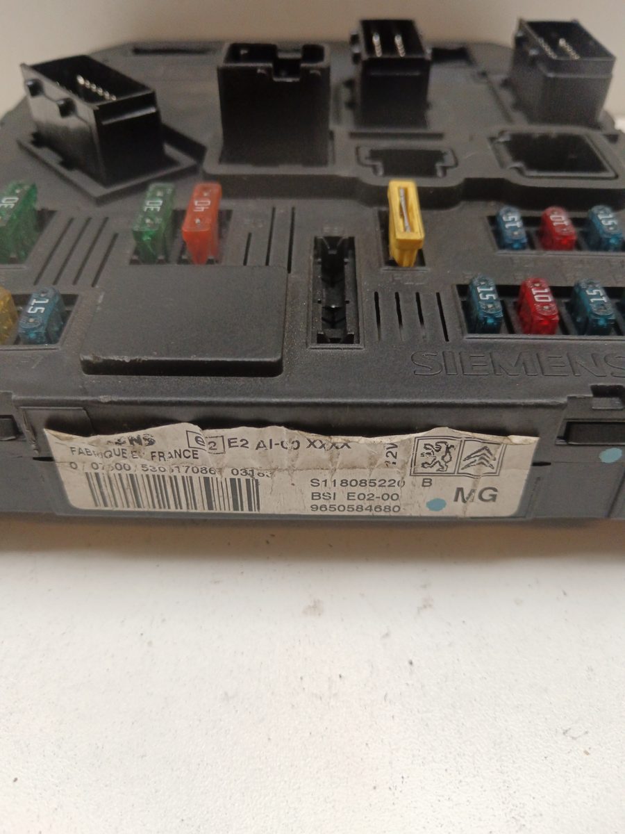 Caja Reles / Fusibles / Modulo Bsi Peugeot 206 Berlina 1998-2010 XT 1.4L 50kW 9650584680