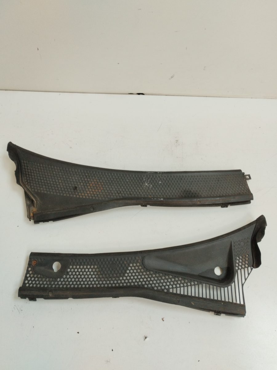 Rejilla de Torpedo Ford Focus Berlina (CAK) 1998-2004 Ambiente A02217AB