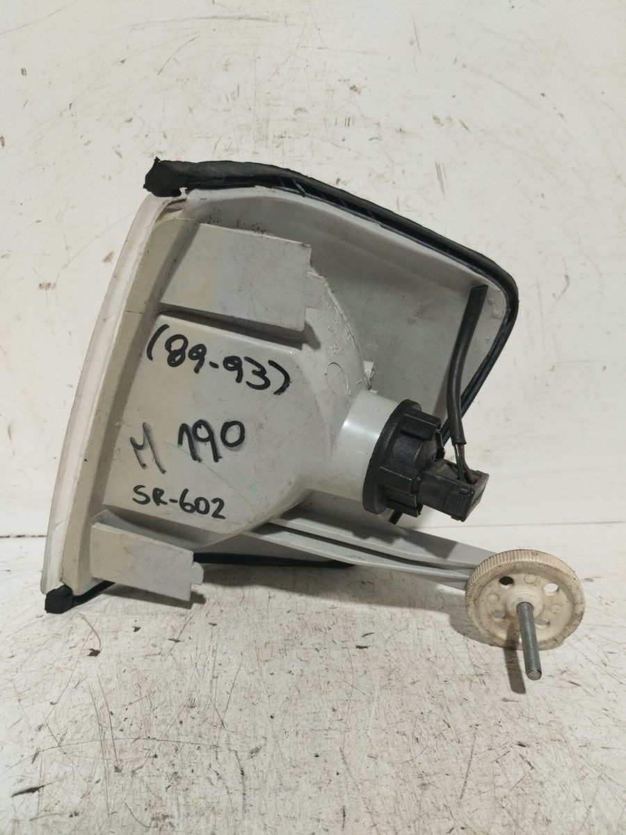 Señalero Derecho Mercedes-Benz Clase C (W201) Berlina 1982-1993 Diesel E13010219