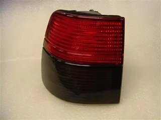 Faro trasero izquierdo