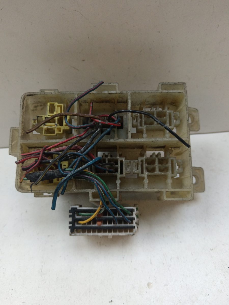 Caja Reles / Fusibles Mitsubishi Galant Berlina (EA0) 1996-2004 2.0 CAT 2.0L 100kW 6891YAI