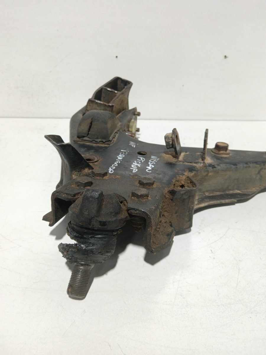 Parrilla de Suspension Inferior Delantera Izquierda Nissan Pick-up (D22) desde 1998