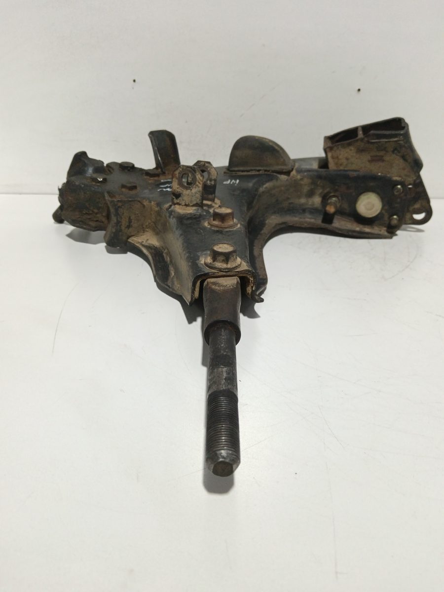 Parrilla de Suspension Inferior Delantera Izquierda Nissan Pick-up (D22) desde 1998