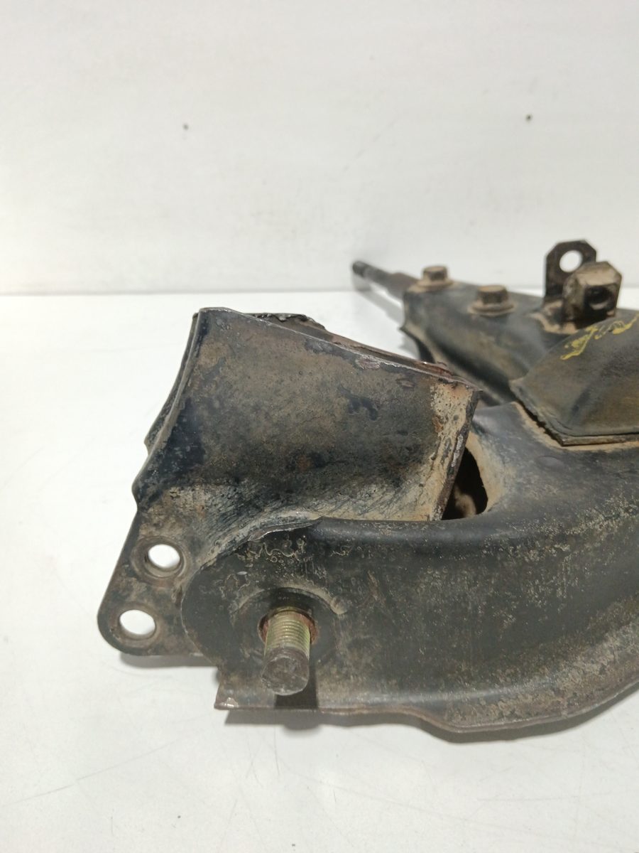 Parrilla de Suspension Inferior Delantera Izquierda Nissan Pick-up (D22) desde 1998