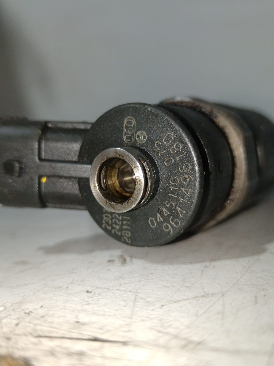 Inyector Peugeot 206 Berlina 1998-2010 1.4 HDi 1.4L 50kW 0445110075