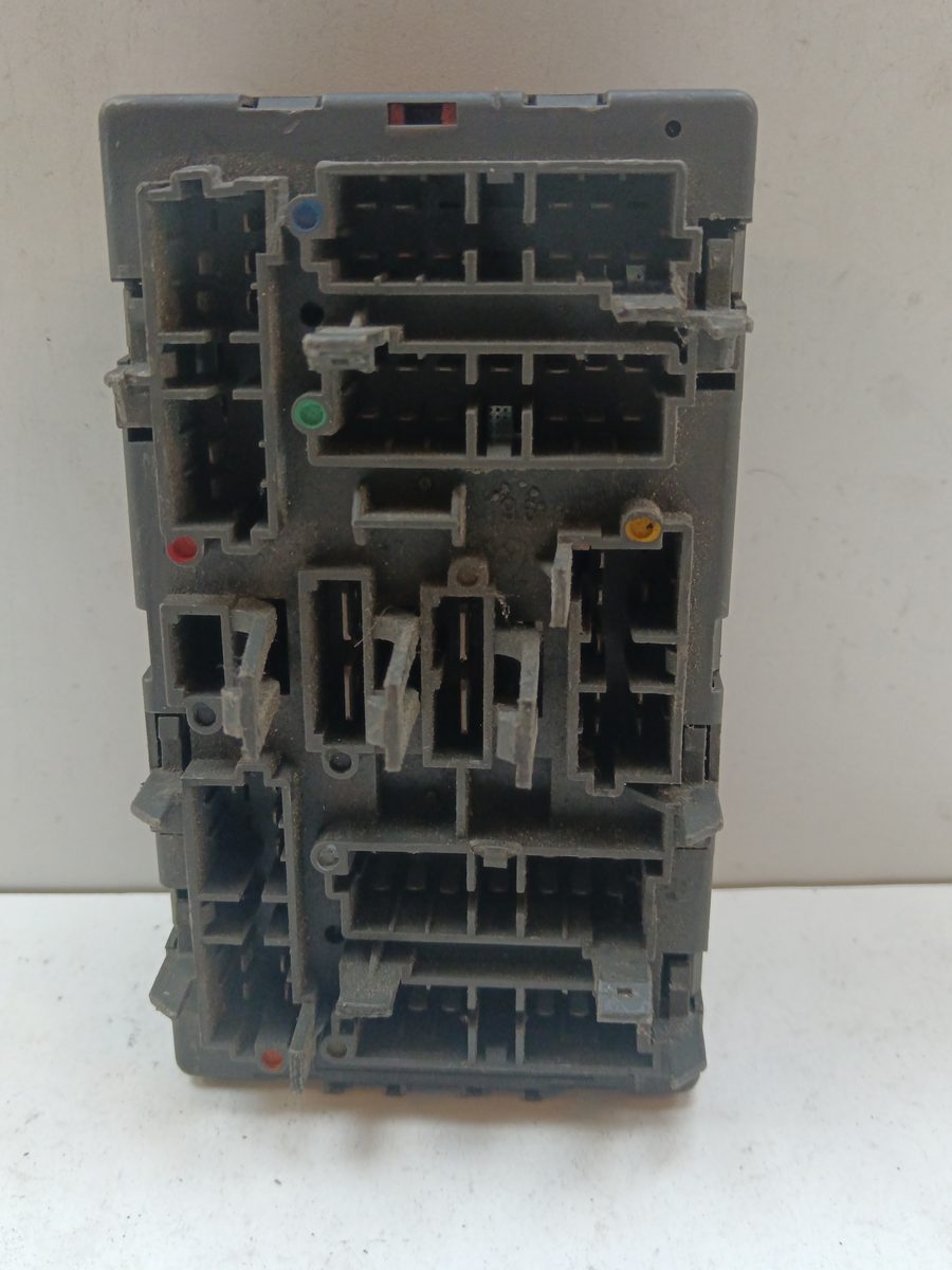Caja Reles / Fusibles Citroën Xantia Berlina 1997-2002 2.0 HDi 90/110 Image 9568678880