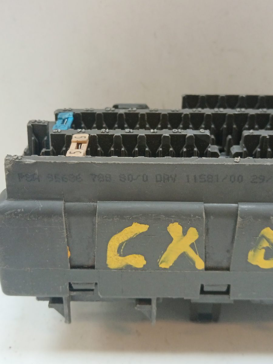 Caja Reles / Fusibles Citroën Xantia Berlina 1997-2002 2.0 HDi 90/110 Image 9568678880