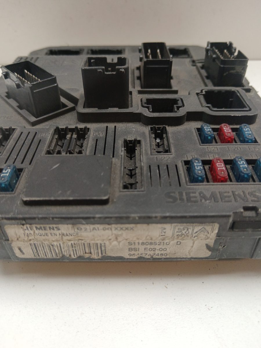 Caja Reles / Fusibles / Modulo Bsi Peugeot 206 Berlina 1998-2010 XS 1.6L 80kW 9645747480