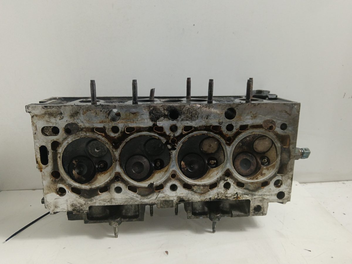 Tapa de Cilindros Peugeot 206 Berlina 1998-2010 XT 1.4L 55kW 9627748110