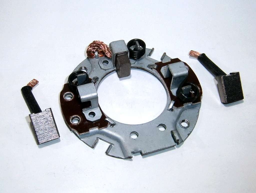 PORTACARBON ARRANQUE N-DENSO NI 720/MI LANCER/ETC