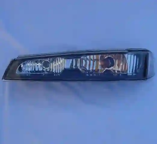 Faro delantero izquierdo