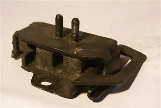 SOPORTE MOTOR DEL IZQ ISUZU P-UP 89 (4JA1)