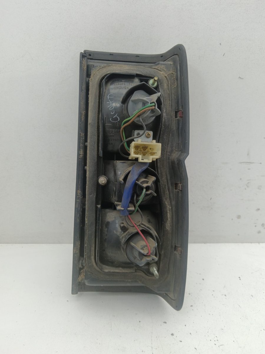Farol Trasero Izquierdo Exterior Nissan Terrano (WD21) desde 1987 22023921