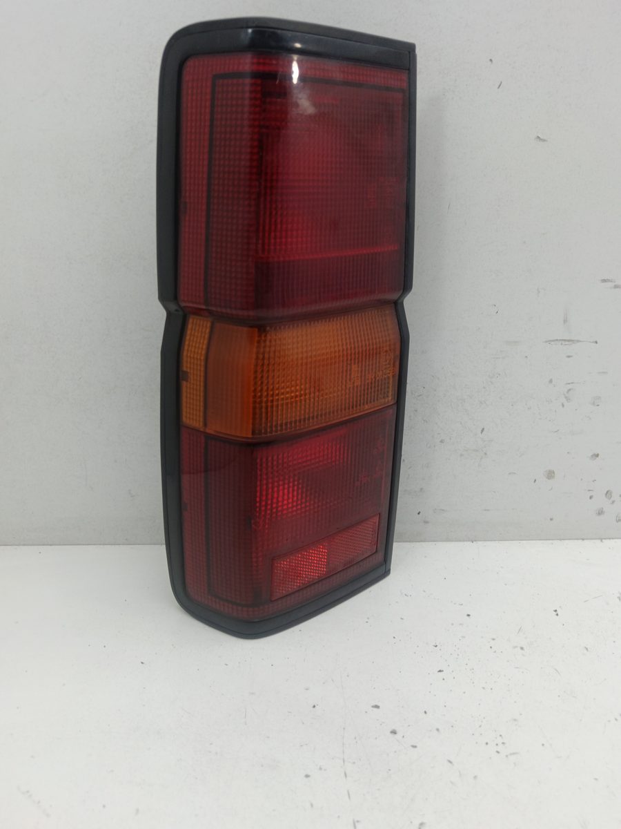 Farol Trasero Izquierdo Exterior Nissan Terrano (WD21) desde 1987 22023921