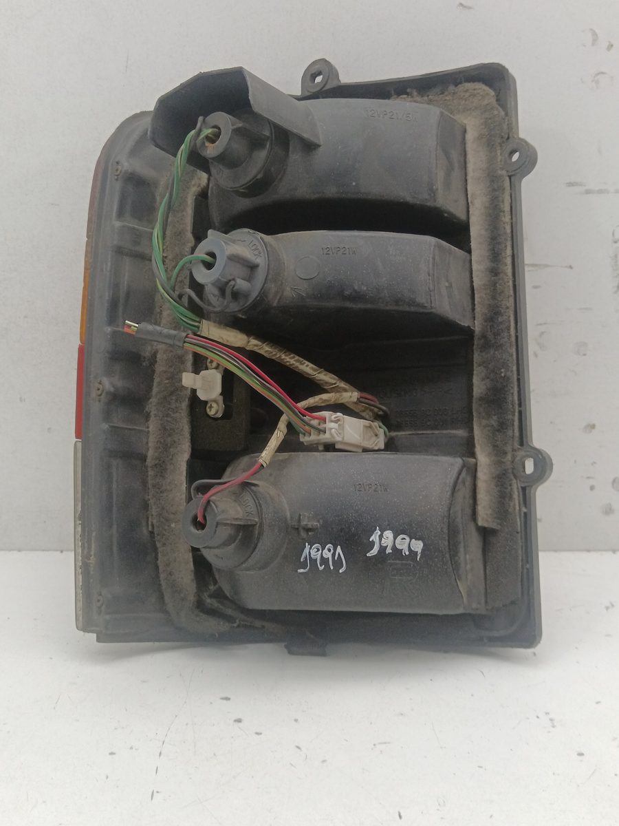 Farol Trasero Izquierdo Exterior Nissan Serena (C23M) 1992-2002 265559C000