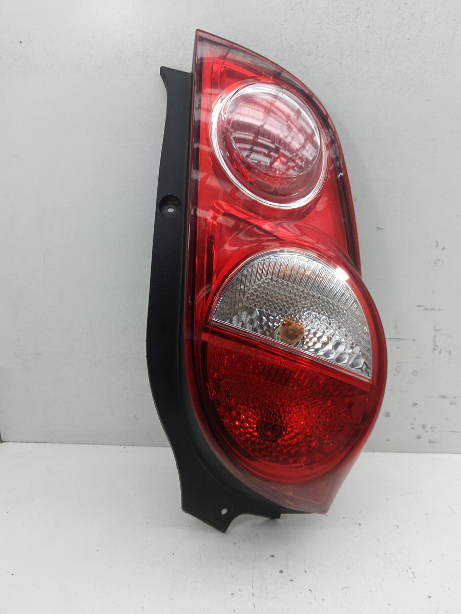 Farol Trasero Izquierdo Exterior Chevrolet Spark Gt 2009-2016 Basis