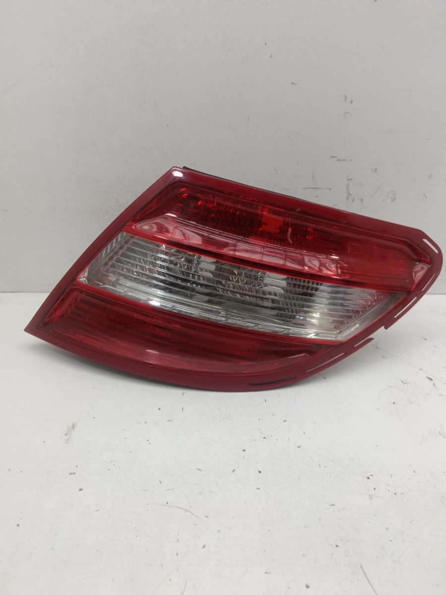 Farol Trasero Derecho Exterior Mercedes-Benz Clase C (W204) Berlina 2007-2011 2048200264R