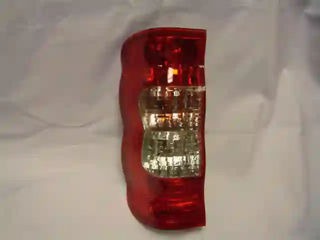Faro trasero izquierdo
