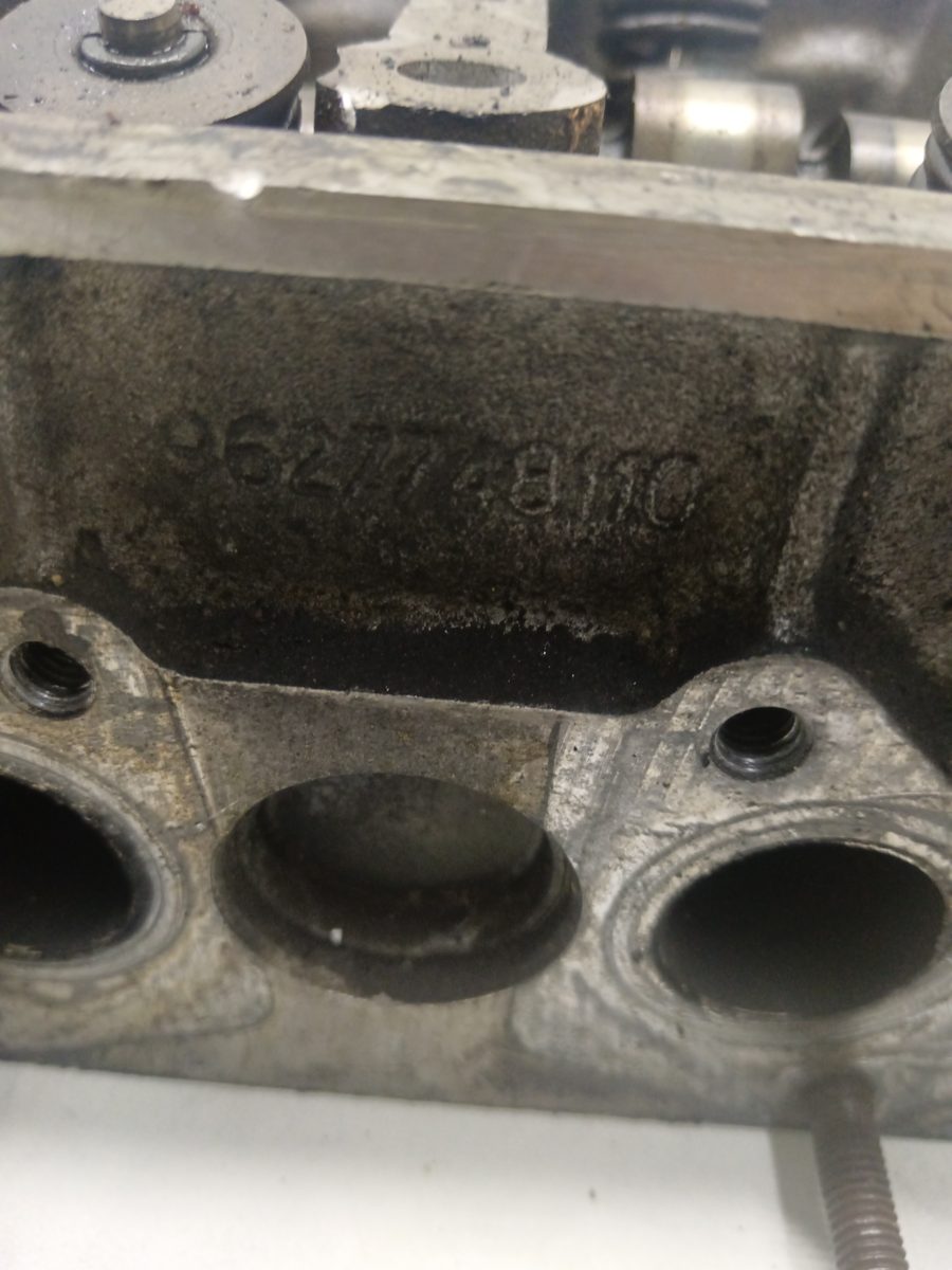 Tapa de Cilindros Peugeot 206 Berlina 1998-2010 1,4 1.4L 55kW 9627748110