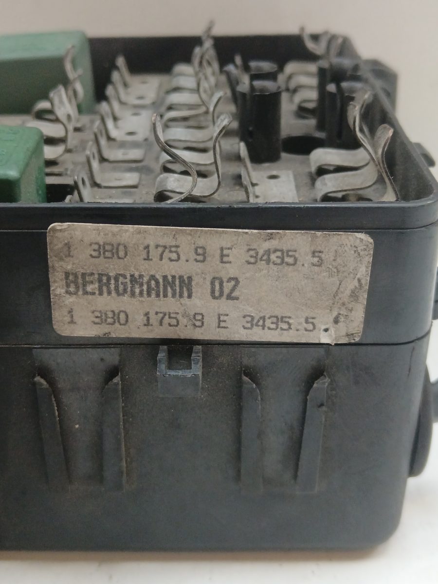 Caja Reles / Fusibles BMW Serie 3 Berlina (E30) desde 1982 324td 13801759E34355