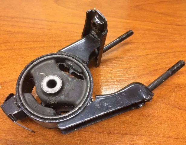 SOPORTE MOTOR DEL IZQ TOYOTA YARIS 99