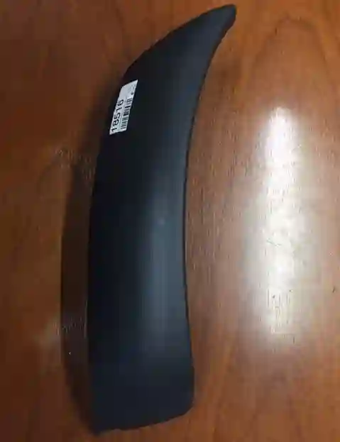Extensión de guardabarro delantero izquierdo