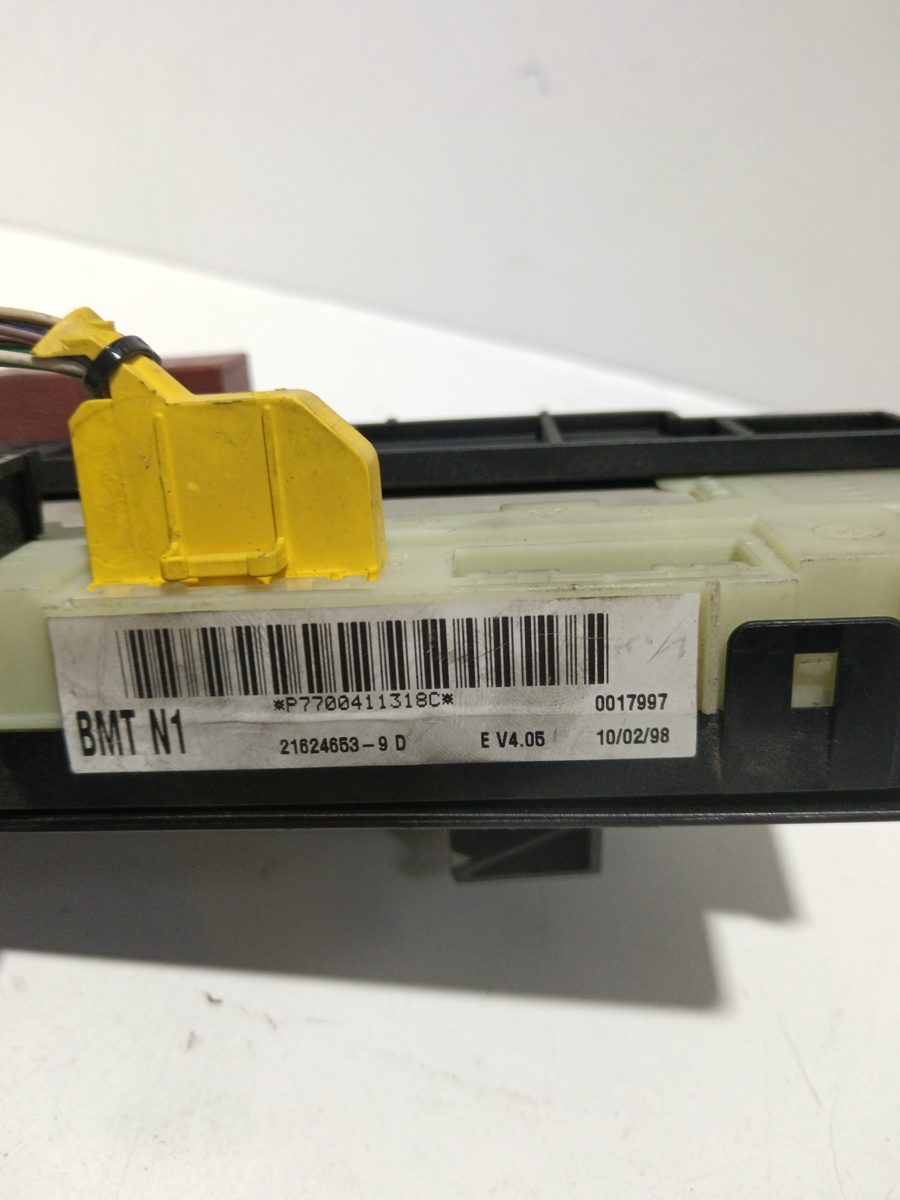 Caja Reles / Fusibles Renault Clio II Fase I (B/CBO) 1998-2001 1,2 1.2L 43kW 7700415565