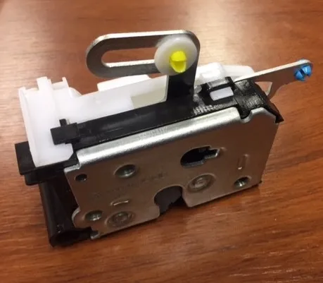 Cerradura de puerta delantera izquierda