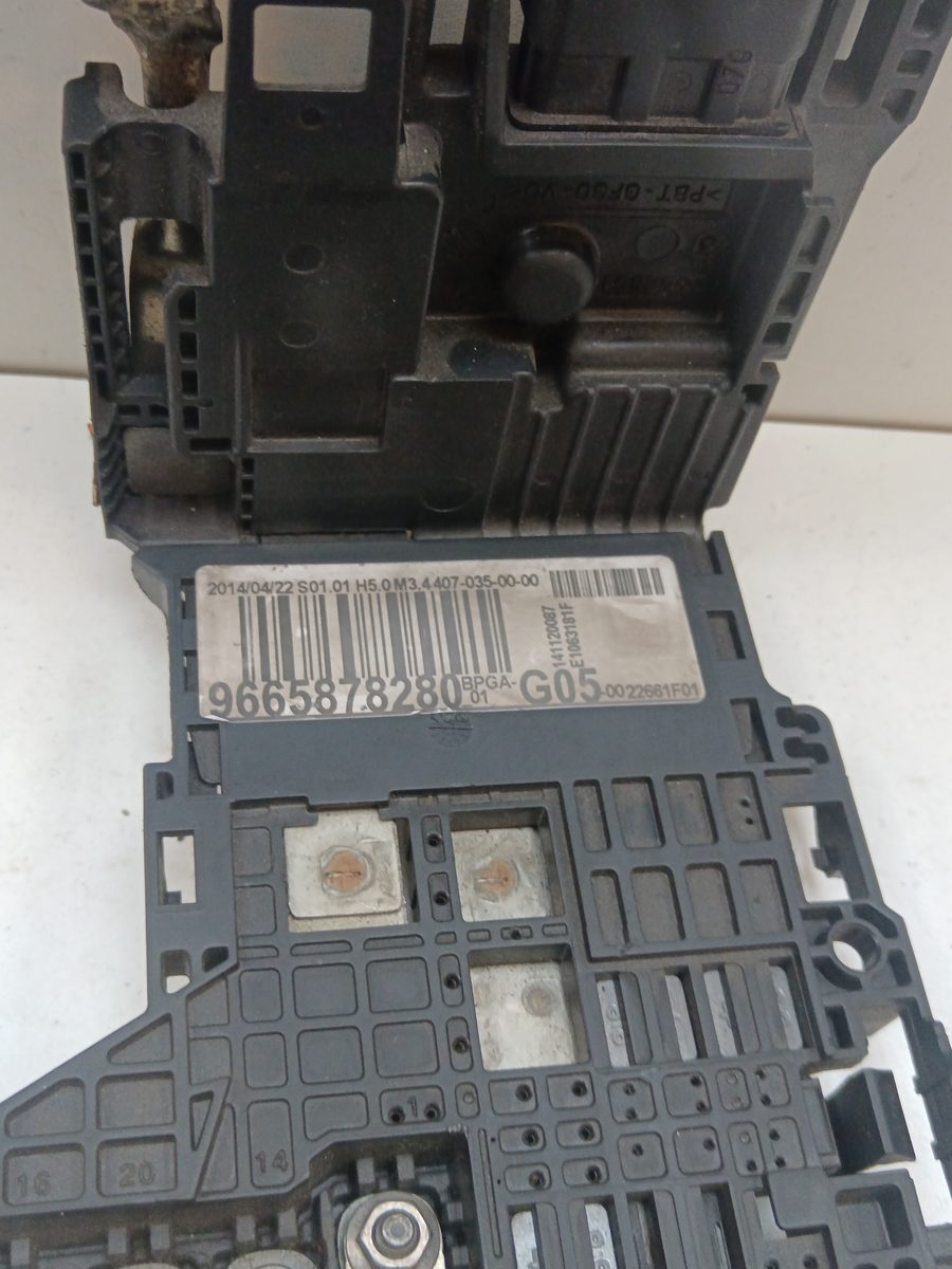 Caja Reles / Fusibles Citroën C4 Lim. 2010-2018 Seduction 1.6L 68kW 9665878280