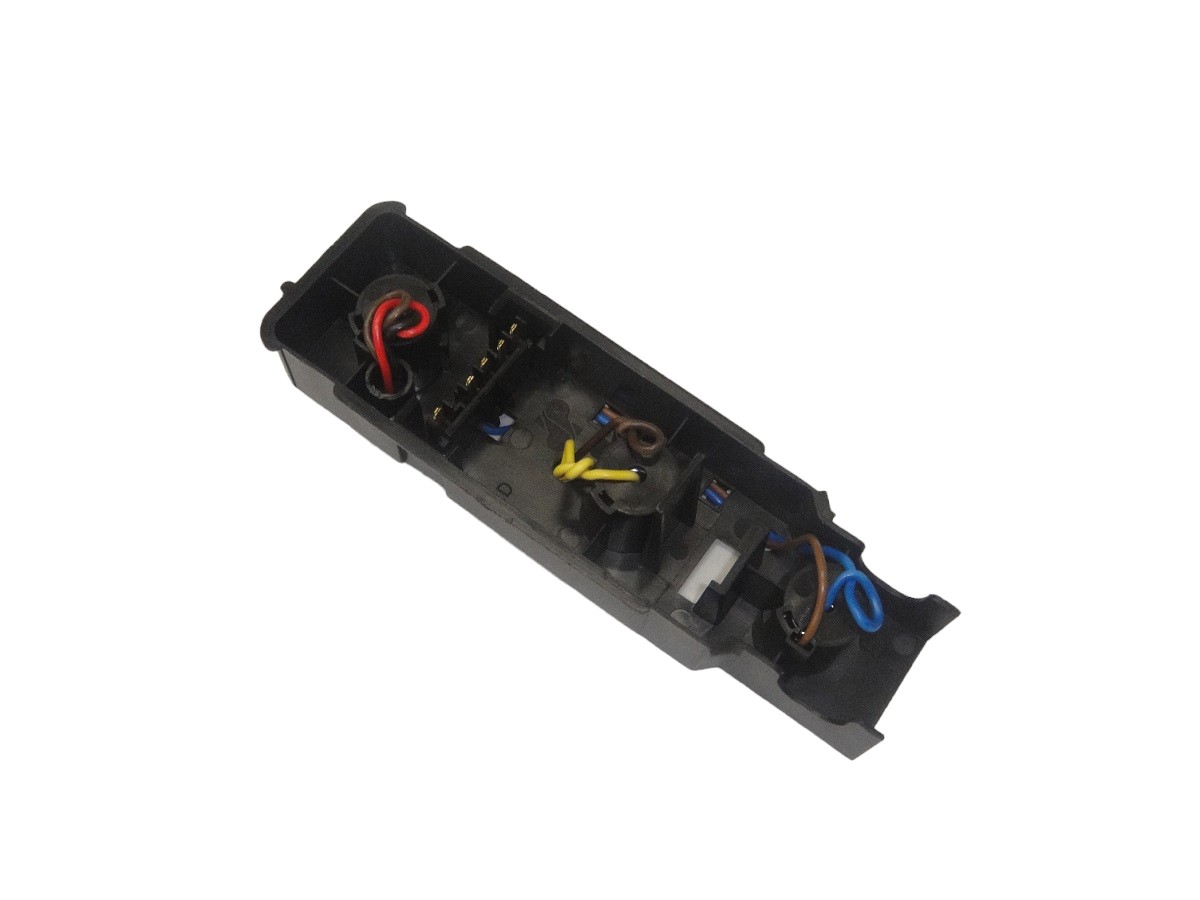 PORTA LAMPARA FARO TRASERO CHEVROLET CORSA SEDAN/5P/WAG/