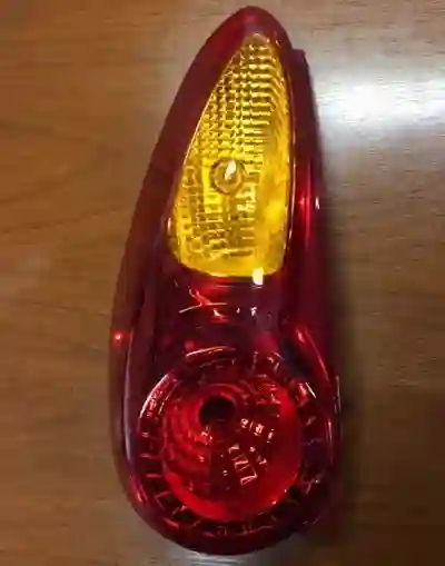 Faro trasero izquierdo