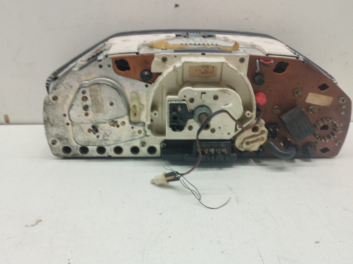 Tablero de Instrumentos Mercedes-Benz Clase E (W124) Berlina 1984-1997 2,3 1245420016