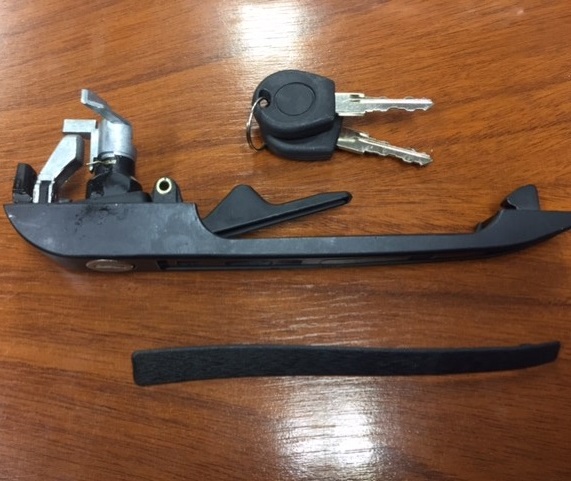 MANIJA PUERTA IZQ VW GOL I 87-94 (M/NEGRA) (B)