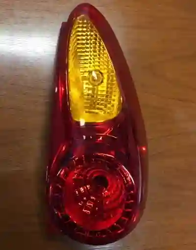 Faro trasero derecho