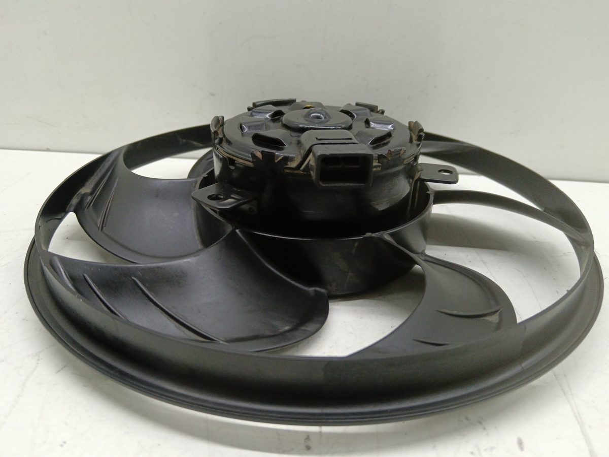 Electroventilador Ford Mondeo Berlina (GD) 1996-2001 GLX 1.8L 66kW 93BB8146DC
